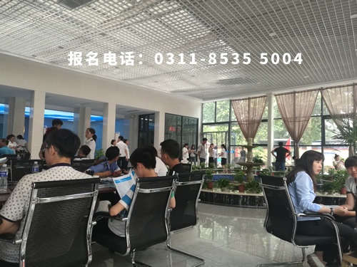 石家莊鐵路技工學(xué)校2018報(bào)名現(xiàn)場 校園環(huán)境 第1張